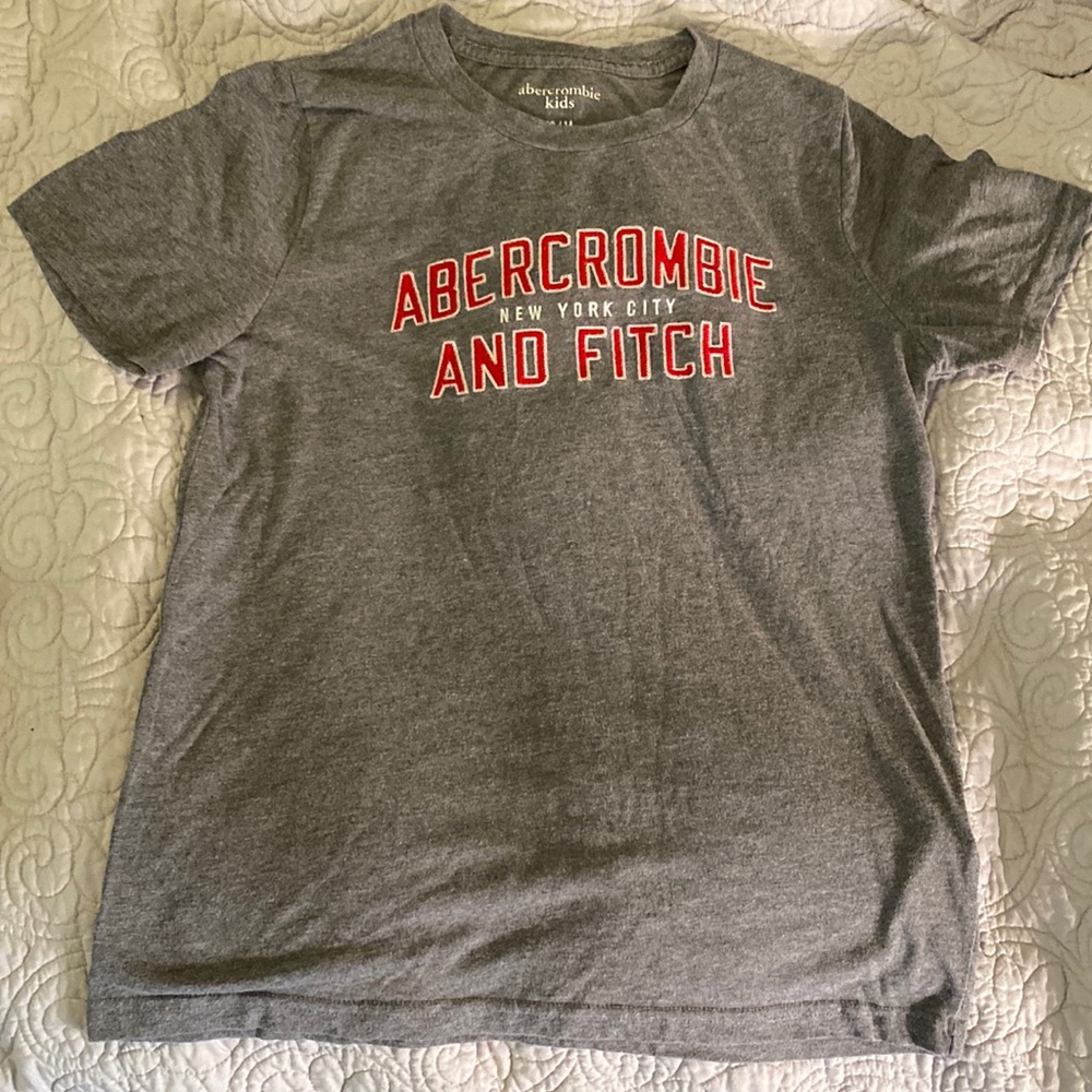 Abercrombie & Fitch Kid’s T-shirt Sz 13-14 Gray w/red stitching